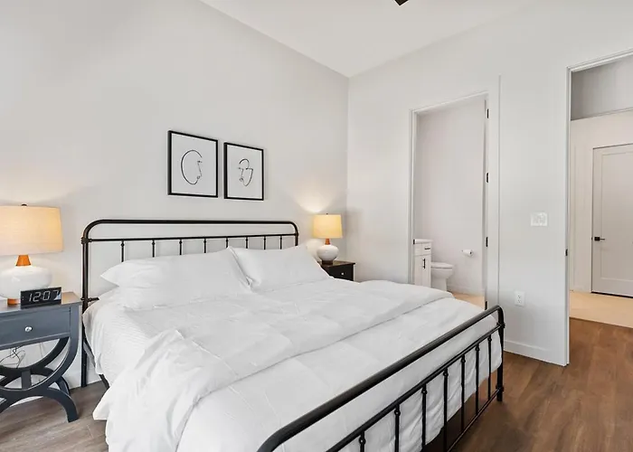 The Corbin 1305 - The Columbia Apartment Fort Worth